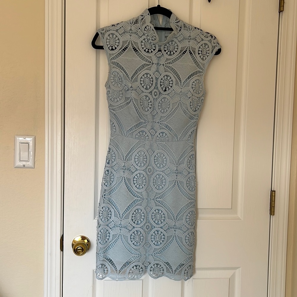 Lulu’s Lace powder blue dress - Picture 1 of 1